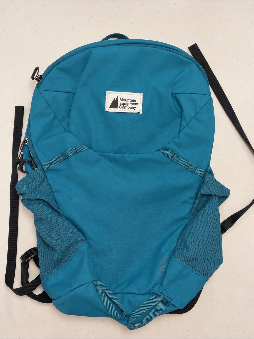 MEC Mountain Equipment Company Trail 18 RECCO Day Pack